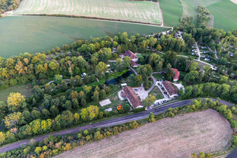 Schrägluftbild von Camping SAS Forge de Sainte Marie in Thonnance-les-Moulins im Bundesland Haute-Marne, Frankreich