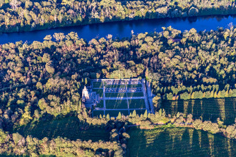 Luftbild von Cimitero di Crespi D'Add in Capriate San Gervasio im Bundesland Bergamo, Italien
