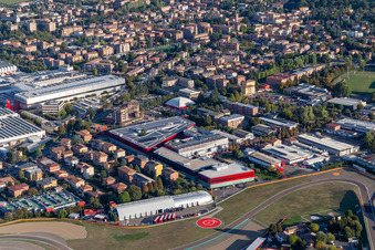 Formel 1 Rennstrecke von Ferrari, Pista di Fiorano, Circuito di Fiorano in Fiorano Modenese im Bundesland Modena, Italien vom Flugzeug aus
