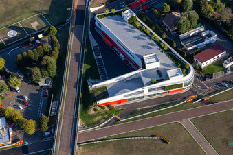 Drohnenaufname von Formel 1 Rennstrecke von Ferrari, Pista di Fiorano, Circuito di Fiorano in Fiorano Modenese im Bundesland Modena, Italien
