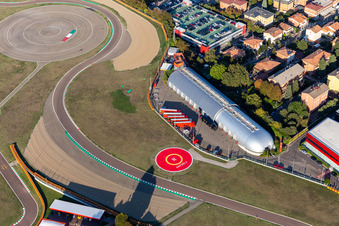 Formel 1 Rennstrecke von Ferrari, Pista di Fiorano, Circuito di Fiorano in Fiorano Modenese im Bundesland Modena, Italien von einer Drohne aus
