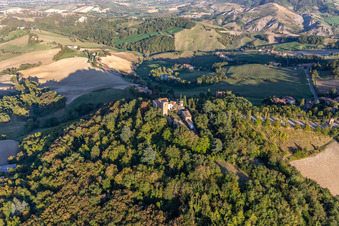 Schloss Montegibbio Castello di Montegibbio im Ortsteil Il Poggio in Sassuolo im Bundesland Modena, Italien aus der Luft