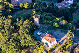 Luftbild von Castello di Dinazzano im Ortsteil Veggia-Villalunga in Casalgrande im Bundesland Reggio Emilia, Italien