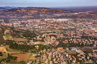 Luftaufnahme von Sassuolo im Bundesland Modena, Italien