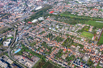 Drohnenaufname von Ortsteil Queichheim in Landau in der Pfalz im Bundesland Rheinland-Pfalz, Deutschland