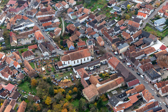 Luftaufnahme von Anneresl Weihnachtsmarkt in Rheinzabern im Bundesland Rheinland-Pfalz, Deutschland