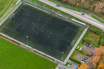 Luftaufnahme von Kunstrasenplatz im Ortsteil Minderslachen in Kandel im Bundesland Rheinland-Pfalz, Deutschland