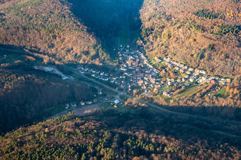 Waldhambach von Südosten im Bundesland Rheinland-Pfalz, Deutschland