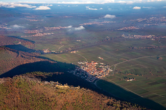 Madenburg von Südwesten in Eschbach im Bundesland Rheinland-Pfalz, Deutschland