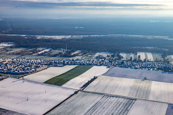 Saarstraße im Winter bei Schnee in Kandel im Bundesland Rheinland-Pfalz, Deutschland