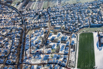 Luftbild von Neubaugebiet K2 im Winter bei Schnee in Kandel im Bundesland Rheinland-Pfalz, Deutschland