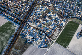 Neubaugebiet K2 im Winter bei Schnee in Kandel im Bundesland Rheinland-Pfalz, Deutschland aus der Luft