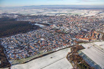 Südring im Winter bei Schnee in Rülzheim im Bundesland Rheinland-Pfalz, Deutschland