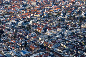 Kuhhardter Straße im Winter bei Schnee in Rülzheim im Bundesland Rheinland-Pfalz, Deutschland