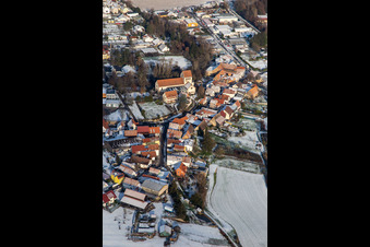 Auf dem Heiligenberg im Winter bei Schnee in Hördt im Bundesland Rheinland-Pfalz, Deutschland