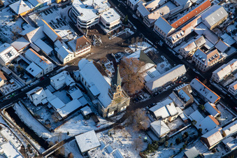 St. Mauritius Kirche im Winter bei Schnee in Rülzheim im Bundesland Rheinland-Pfalz, Deutschland