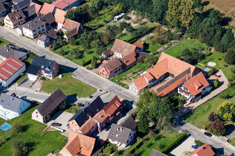 Drohnenaufname von Niederlauterbach im Bundesland Bas-Rhin, Frankreich