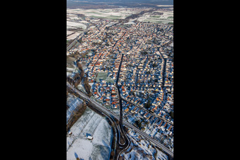 Luftbild von Rülzheim von Westen im Winter bei Schnee im Bundesland Rheinland-Pfalz, Deutschland