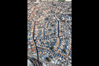 Friedenstraße und Alte Mühlgasse im Winter bei Schnee in Rülzheim im Bundesland Rheinland-Pfalz, Deutschland