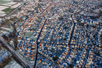 Schrägluftbild von Rülzheim von Westen im Winter bei Schnee im Bundesland Rheinland-Pfalz, Deutschland