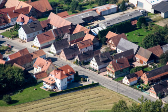 Niederlauterbach im Bundesland Bas-Rhin, Frankreich von einer Drohne aus