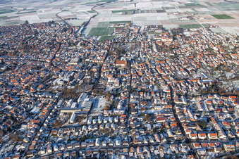Luftaufnahme von Im Winter bei Schnee in Herxheim bei Landau im Bundesland Rheinland-Pfalz, Deutschland