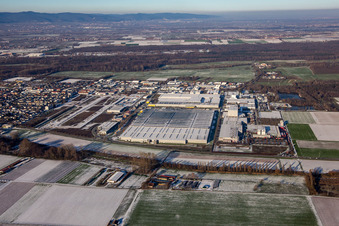 Luftbild von Industriegebiet Interpark im Winter bei Schnee in Offenbach an der Queich im Bundesland Rheinland-Pfalz, Deutschland