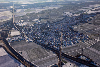 Insheim von Norden im Winter bei Schnee im Bundesland Rheinland-Pfalz, Deutschland