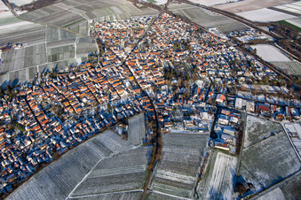 Insheim von Süden im Winter bei Schnee im Bundesland Rheinland-Pfalz, Deutschland