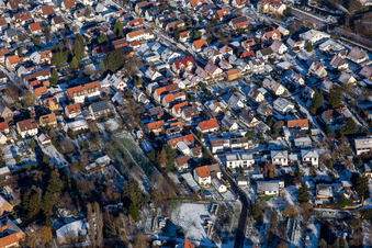 Sandweg im Winter bei Schnee in Insheim im Bundesland Rheinland-Pfalz, Deutschland