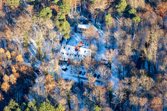 Naturfreundehaus Bienwald im Winter bei Schnee in Kandel im Bundesland Rheinland-Pfalz, Deutschland