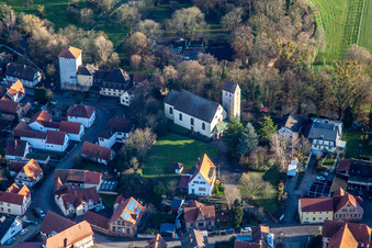 Luftaufnahme von St. Bartholomäus in Berg im Bundesland Rheinland-Pfalz, Deutschland