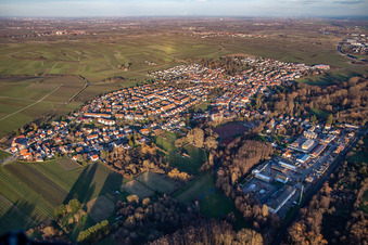 Ortsansicht von Westen im Ortsteil Godramstein in Landau in der Pfalz im Bundesland Rheinland-Pfalz, Deutschland
