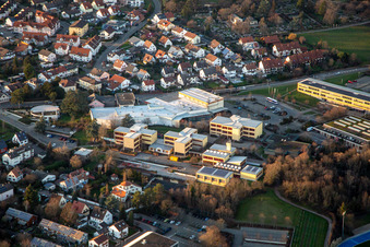 Paul-Gillet-Realschule plus, Weinstraße ;  Gymnasium und Großsporthalle Edenkoben im Bundesland Rheinland-Pfalz, Deutschland