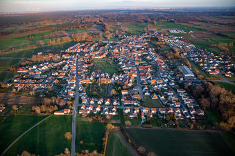 Luftaufnahme von Geinsheim von Osten in Neustadt an der Weinstraße im Bundesland Rheinland-Pfalz, Deutschland