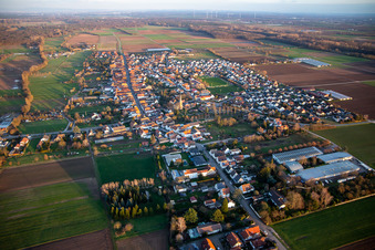Gommersheim von Osten im Bundesland Rheinland-Pfalz, Deutschland
