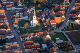 Kirche Freisbach am Kirchpark im Bundesland Rheinland-Pfalz, Deutschland