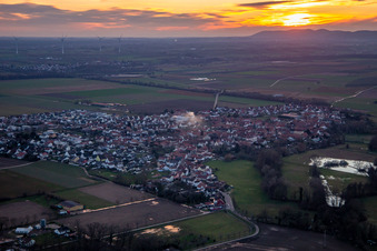 Luftbild von Bei Sonnenuntergang in Steinweiler im Bundesland Rheinland-Pfalz, Deutschland
