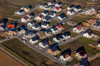 Rosenweg im Neubaugebiet K2 im Winter in Kandel im Bundesland Rheinland-Pfalz, Deutschland