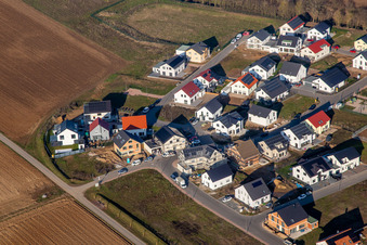 Veilchenweg im Neubaugebiet K2 im Winter in Kandel im Bundesland Rheinland-Pfalz, Deutschland
