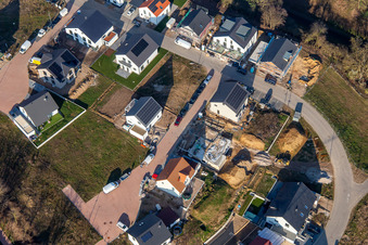 Fliederweg im Neubaugebiet K2 im Winter in Kandel im Bundesland Rheinland-Pfalz, Deutschland