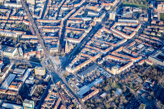 Karl-Wilhelm-Straße und Durlache Allee treffen sich am Durlacher Tor im Ortsteil Oststadt in Karlsruhe im Bundesland Baden-Württemberg, Deutschland