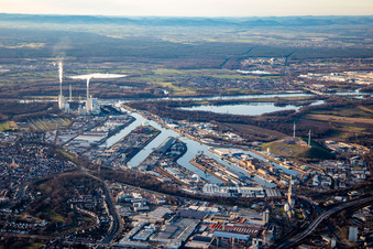 Rheinhafen von Osten im Ortsteil Mühlburg in Karlsruhe im Bundesland Baden-Württemberg, Deutschland