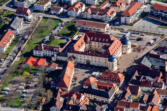 Schloss Bad Bergzabern im Bundesland Rheinland-Pfalz, Deutschland von oben