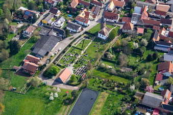 Friedhof in Winden im Bundesland Rheinland-Pfalz, Deutschland