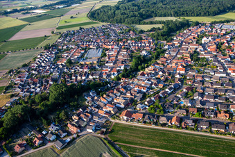 Hauptstr- von Süden in Kuhardt im Bundesland Rheinland-Pfalz, Deutschland