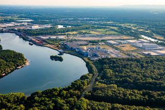 Landeshafen Wörth und Industriegebiet Oberwald in Wörth am Rhein im Bundesland Rheinland-Pfalz, Deutschland