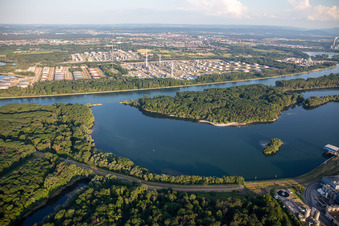 Landeshafen Wörth und MIRO jenseits des Rheins in Wörth am Rhein im Bundesland Rheinland-Pfalz, Deutschland