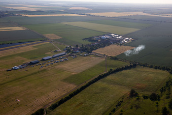 Luftbild von Flugplatz Ballenstedt im Ortsteil Asmusstedt im Bundesland Sachsen-Anhalt, Deutschland