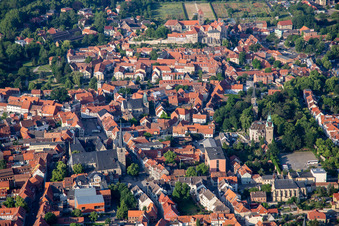 Altstadt mit Burgberg-St. Wiperti-Münzenberg,   Stiftskirche St. Servatii und   Schlossmuseum Quedlinburg im Bundesland Sachsen-Anhalt, Deutschland